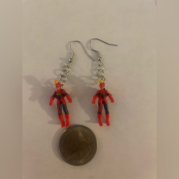 Captain Marvel Superhero Earrings - Picture 1 of 2